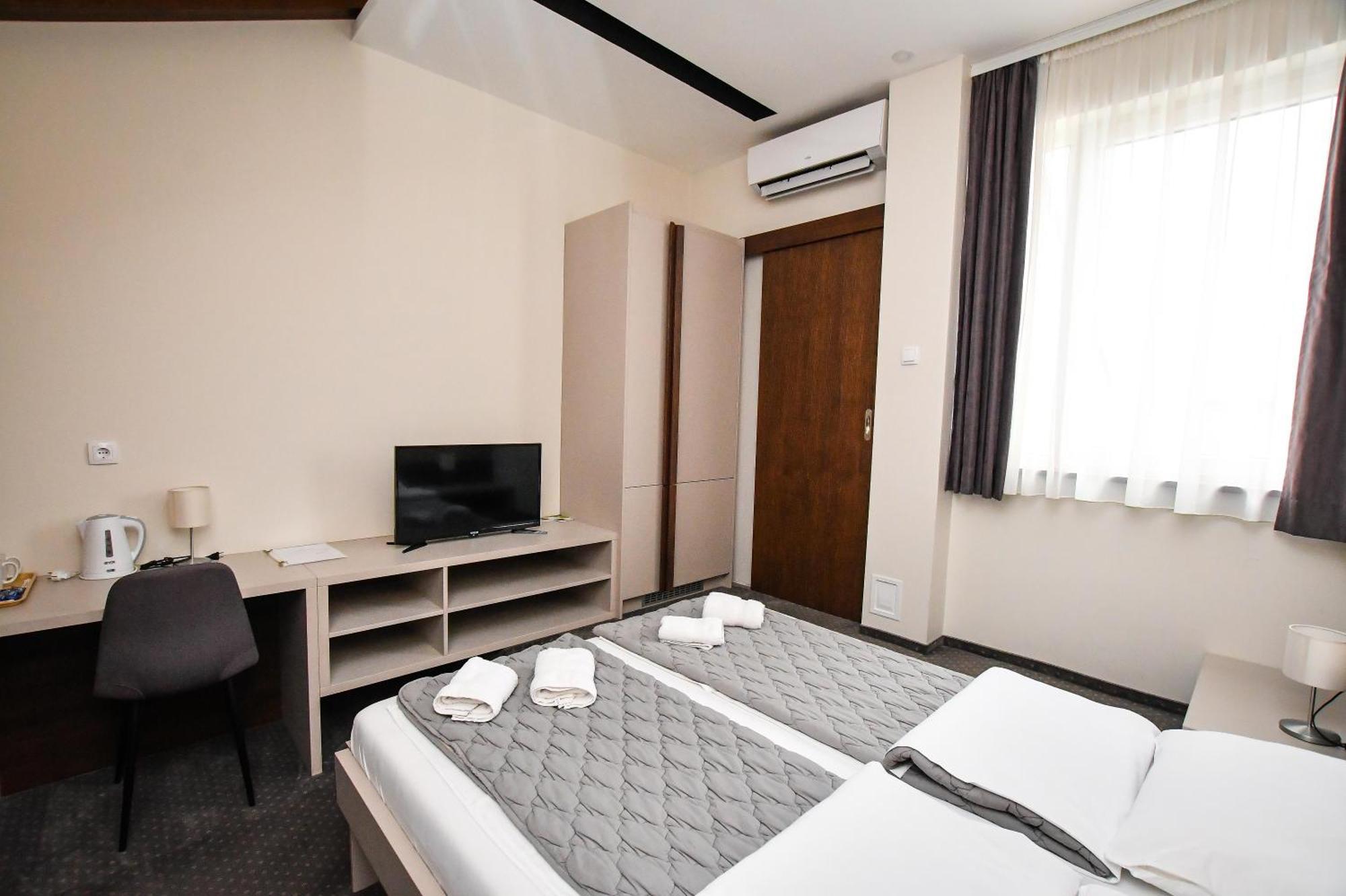 Atrijum Apartments And Rooms Kladovo Ngoại thất bức ảnh