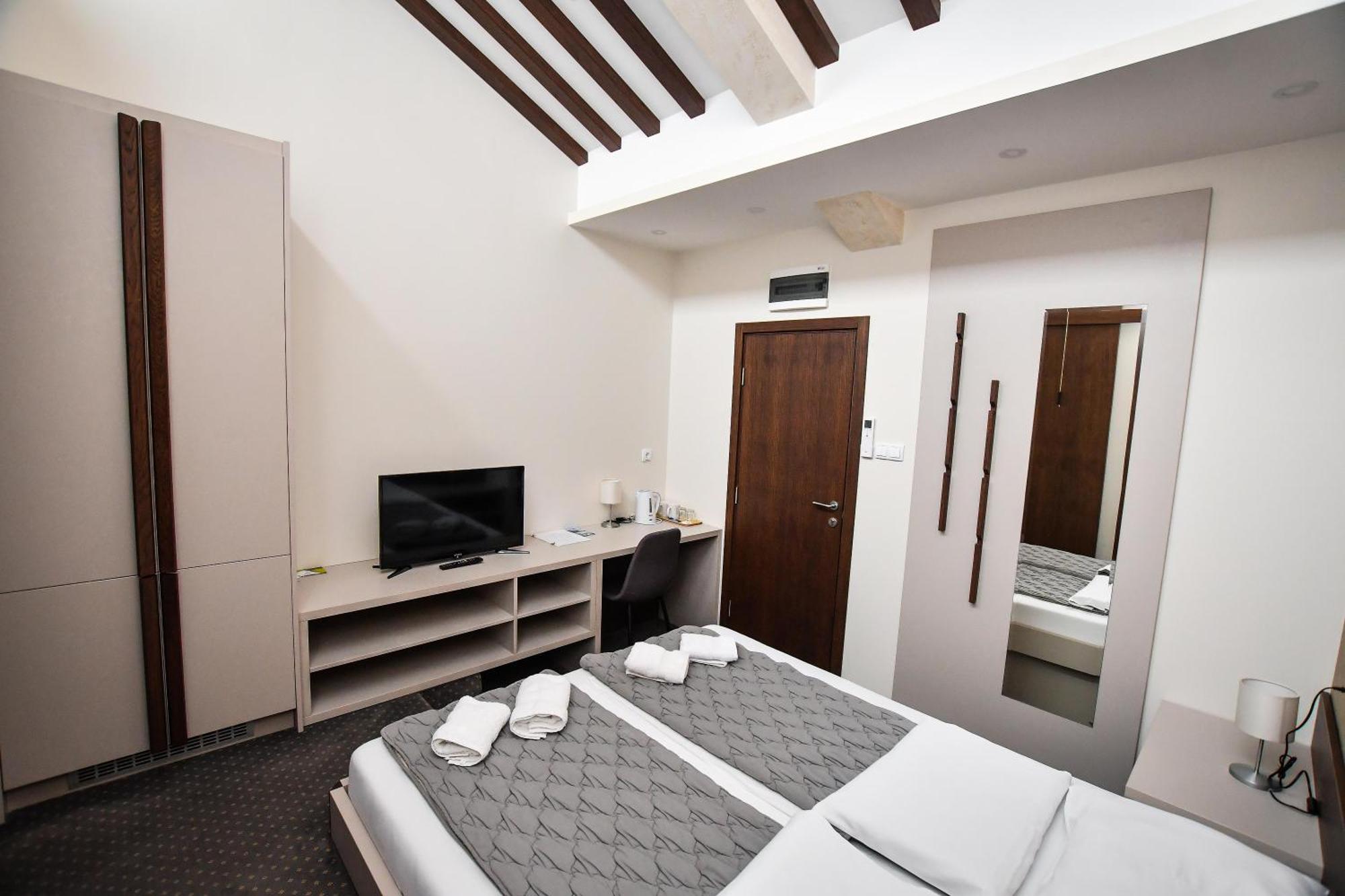 Atrijum Apartments And Rooms Kladovo Ngoại thất bức ảnh